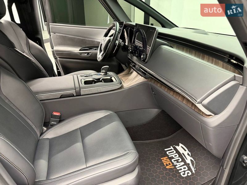 Мінівен Lexus LM 2025 в Києві