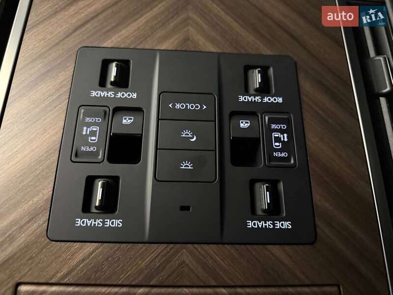 Мінівен Lexus LM 2025 в Києві