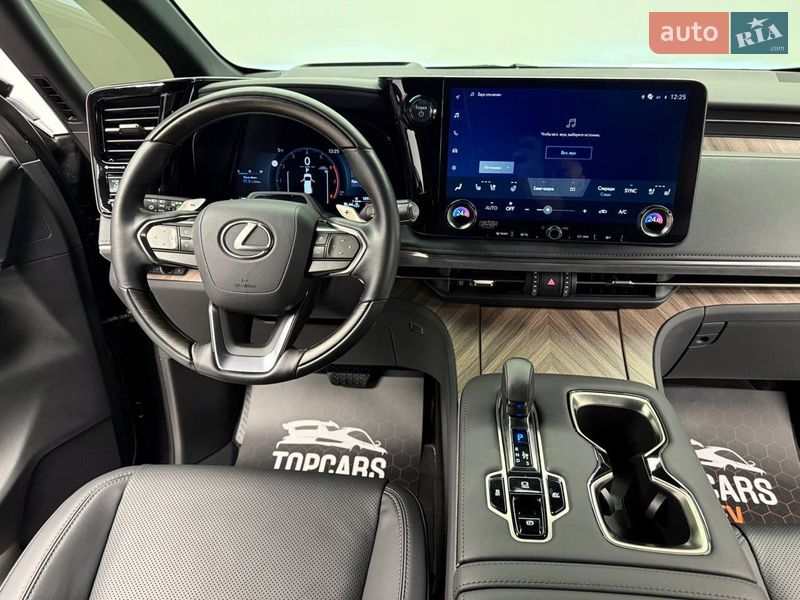 Мінівен Lexus LM 2025 в Києві