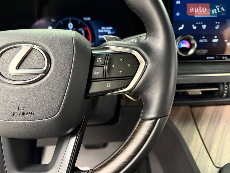 Мінівен Lexus LM 2025 в Києві