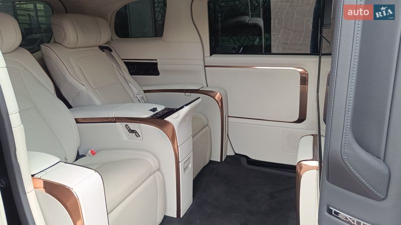 Минивэн Lexus LM 2025 в Киеве
