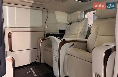 Мінівен Lexus LM 2025 в Києві