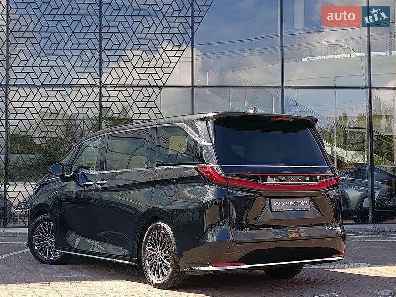 Мінівен Lexus LM 2025 в Києві