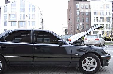 Седан Lexus LS 1993 в Киеве