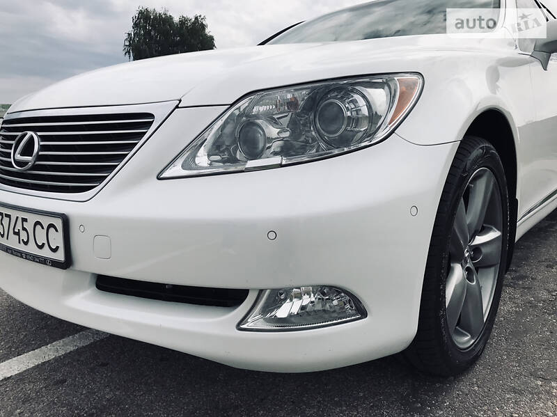 Седан Lexus LS 2008 в Сумах