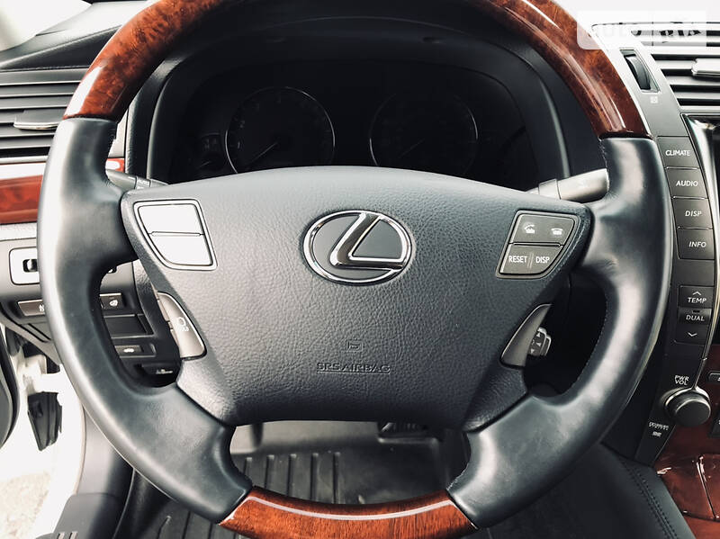 Седан Lexus LS 2008 в Сумах