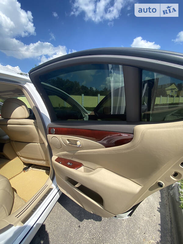 Седан Lexus LS 2009 в Кропивницькому
