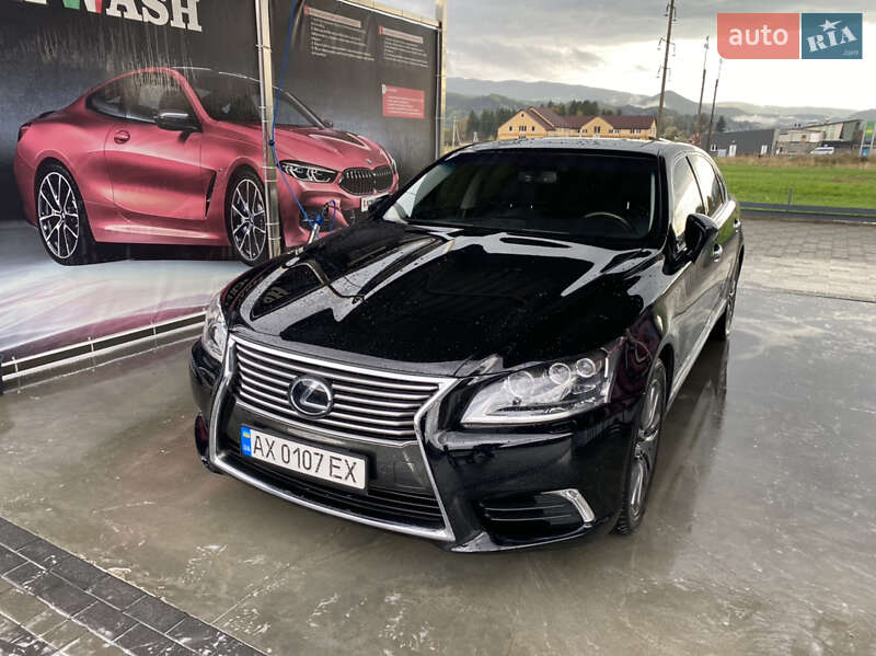 Седан Lexus LS 2014 в Иршаве