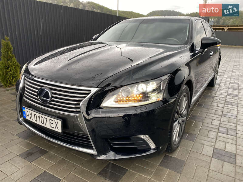 Седан Lexus LS 2014 в Иршаве
