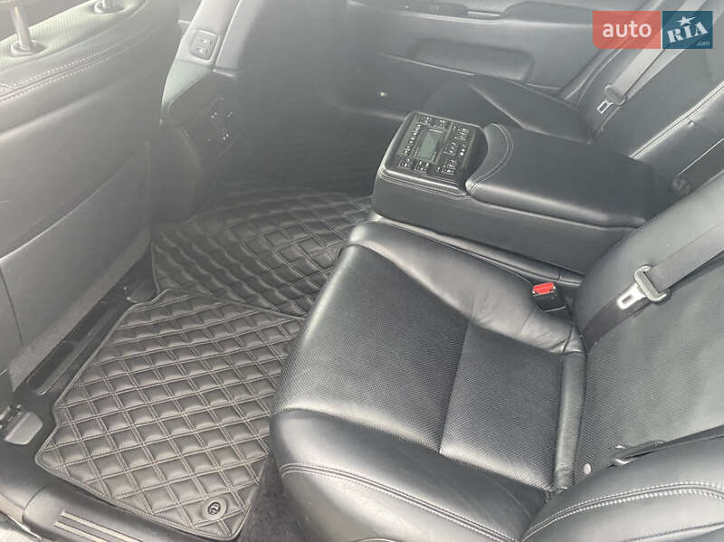 Седан Lexus LS 2014 в Иршаве