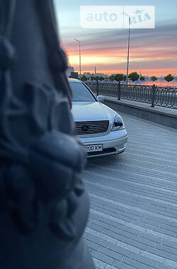 Седан Lexus LS 2001 в 