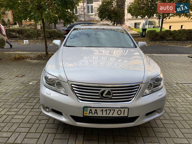 Седан Lexus LS 2010 в Киеве