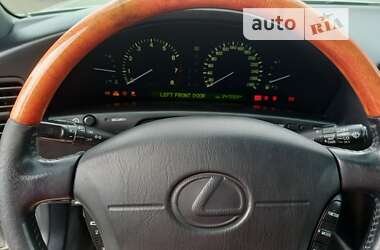 Седан Lexus LS 2000 в 