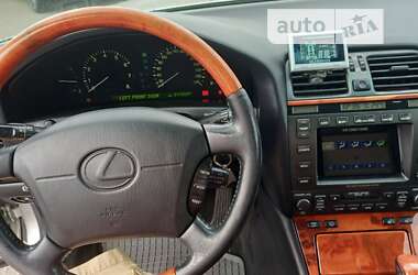 Седан Lexus LS 2000 в 