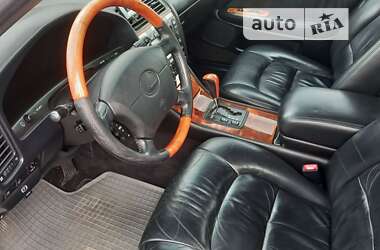 Седан Lexus LS 2000 в 