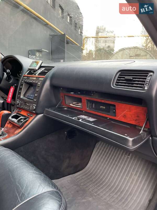 Седан Lexus LS 2000 в Дунаевцах