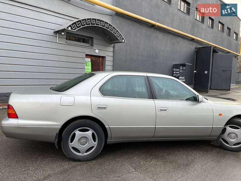 Седан Lexus LS 2000 в Дунаевцах