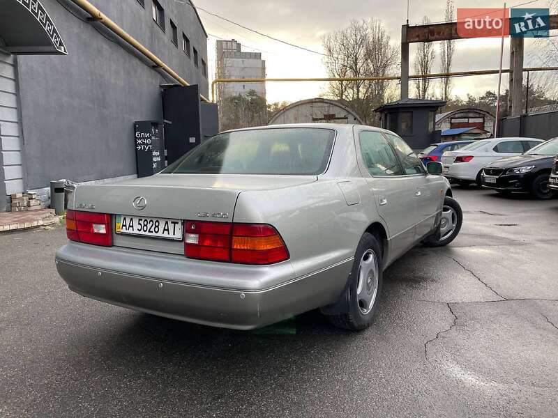 Седан Lexus LS 2000 в Дунаевцах