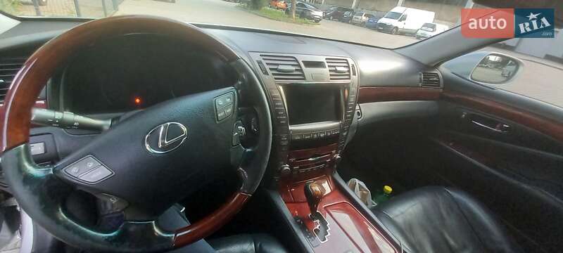 Седан Lexus LS 2007 в Черновцах