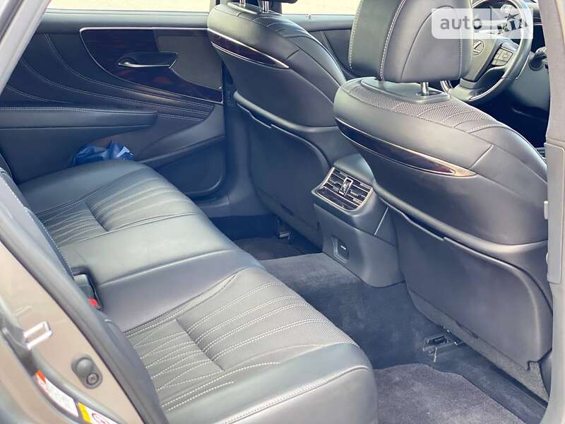 Седан Lexus LS 2018 в Киеве