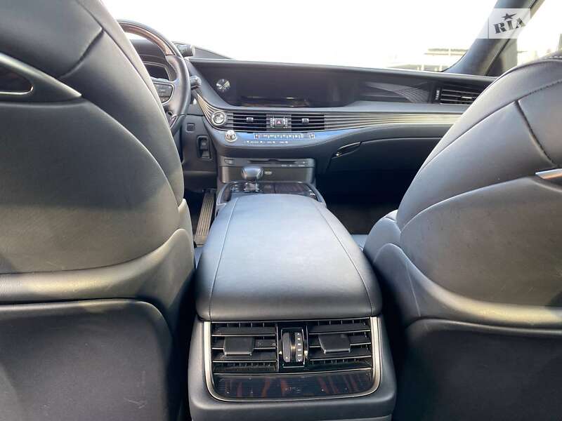 Седан Lexus LS 2018 в Киеве