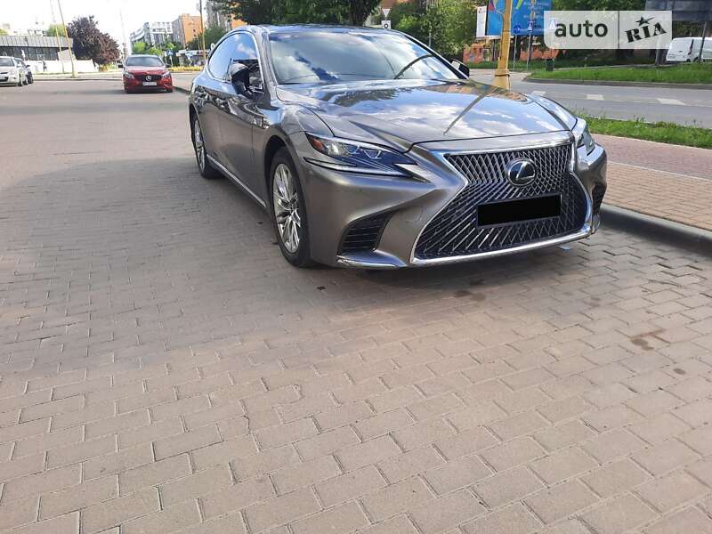 Седан Lexus LS 2019 в Мукачево