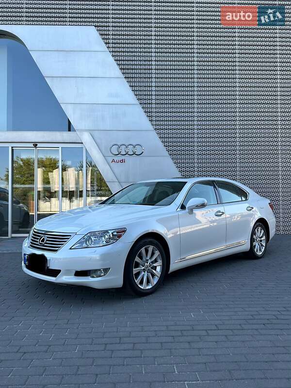 Седан Lexus LS 2011 в Киеве