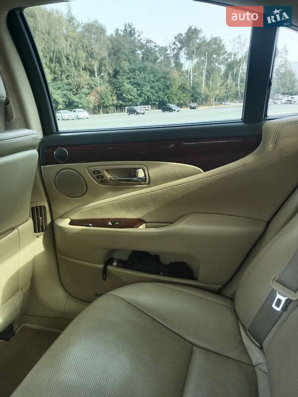 Седан Lexus LS 2008 в Чернігові