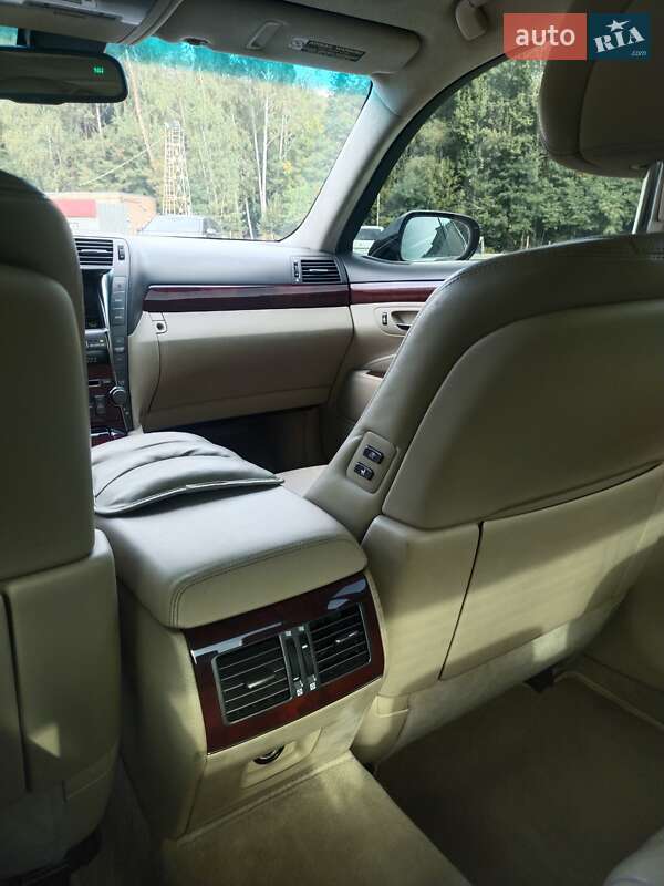 Седан Lexus LS 2008 в Чернигове