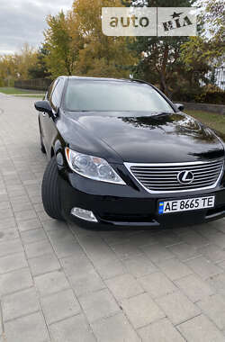 Седан Lexus LS 2007 в Кременчуці