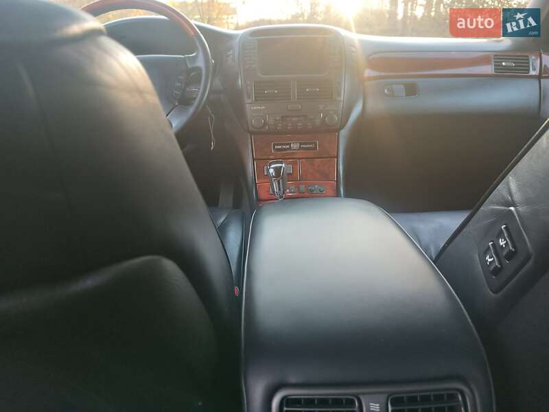 Седан Lexus LS 2004 в Кривому Розі
