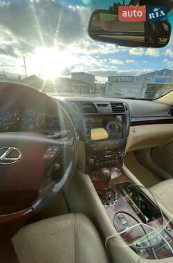 Седан Lexus LS 2007 в Вараше