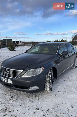 Седан Lexus LS 2007 в Вараше