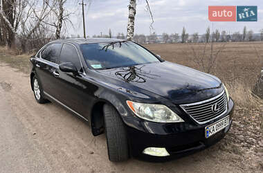 Седан Lexus LS 2008 в Богуславі