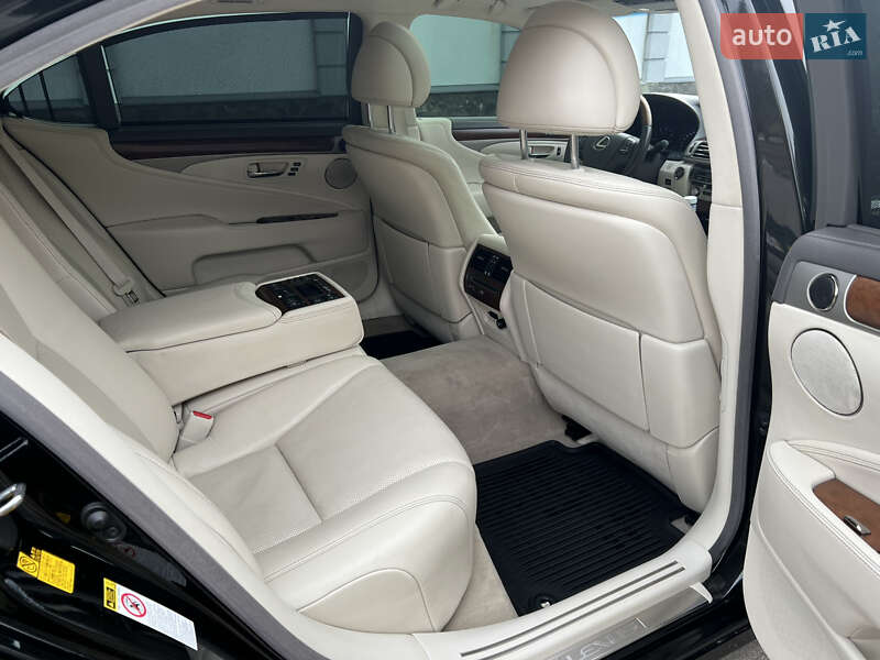 Седан Lexus LS 2014 в Черкасах