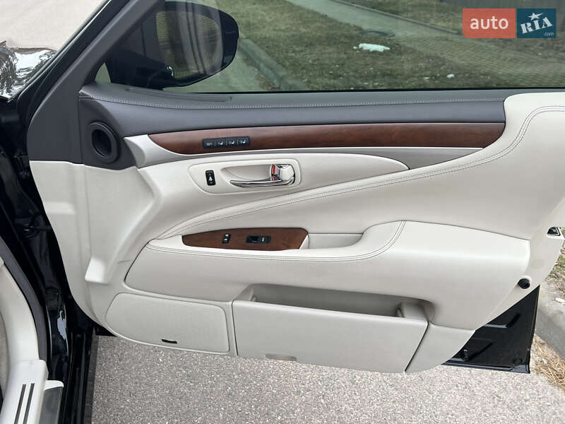Седан Lexus LS 2014 в Черкасах