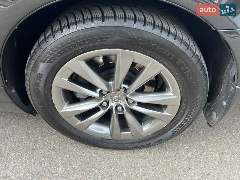 Седан Lexus LS 2014 в Черкасах