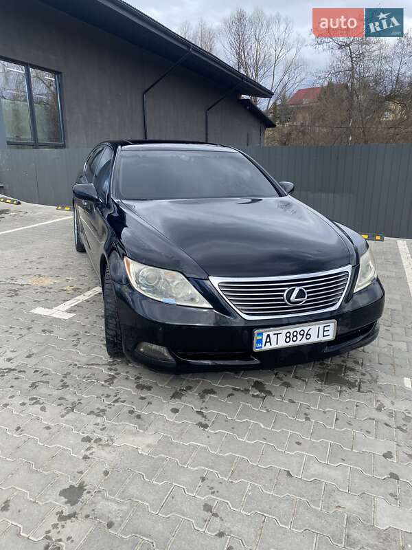 Седан Lexus LS 2007 в Косове