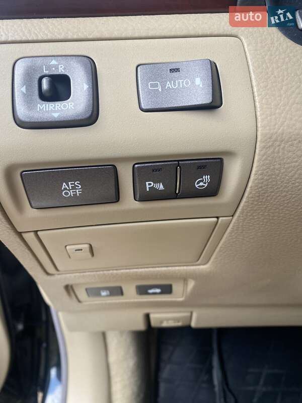 Седан Lexus LS 2007 в Косове