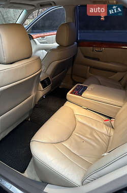 Седан Lexus LS 2001 в 