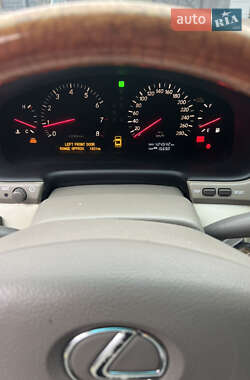 Седан Lexus LS 2001 в 