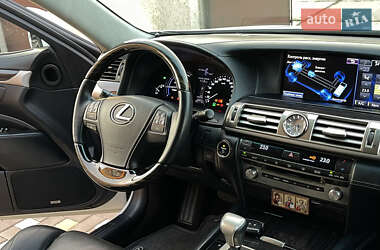 Седан Lexus LS 2013 в 