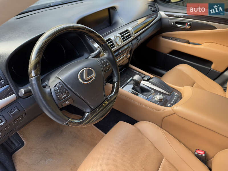 Седан Lexus LS 2012 в Умани