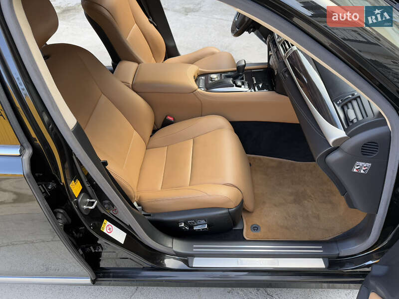 Седан Lexus LS 2012 в Умани