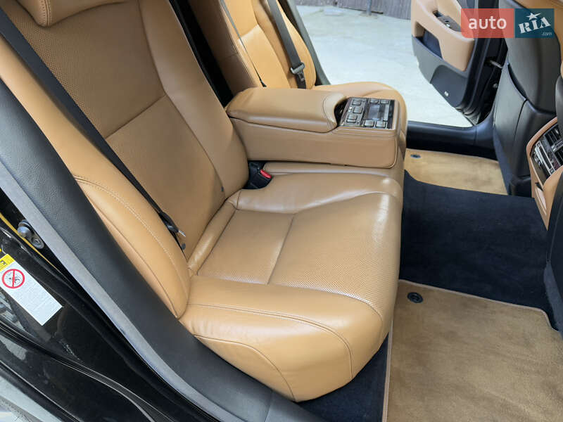 Седан Lexus LS 2012 в Умани