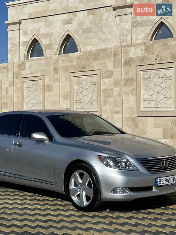 Lexus LS
