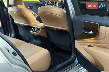 Седан Lexus LS 2022 в 