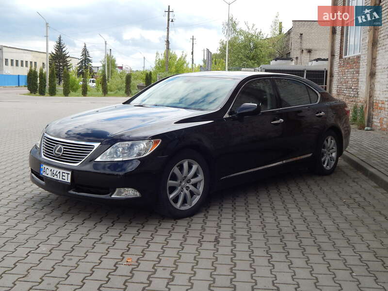 Седан Lexus LS 2007 в Нововолынске