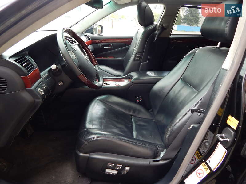 Седан Lexus LS 2007 в Нововолынске