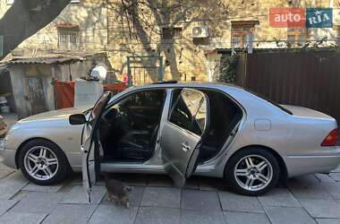Седан Lexus LS 2000 в 